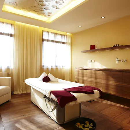 Wald & Hotel